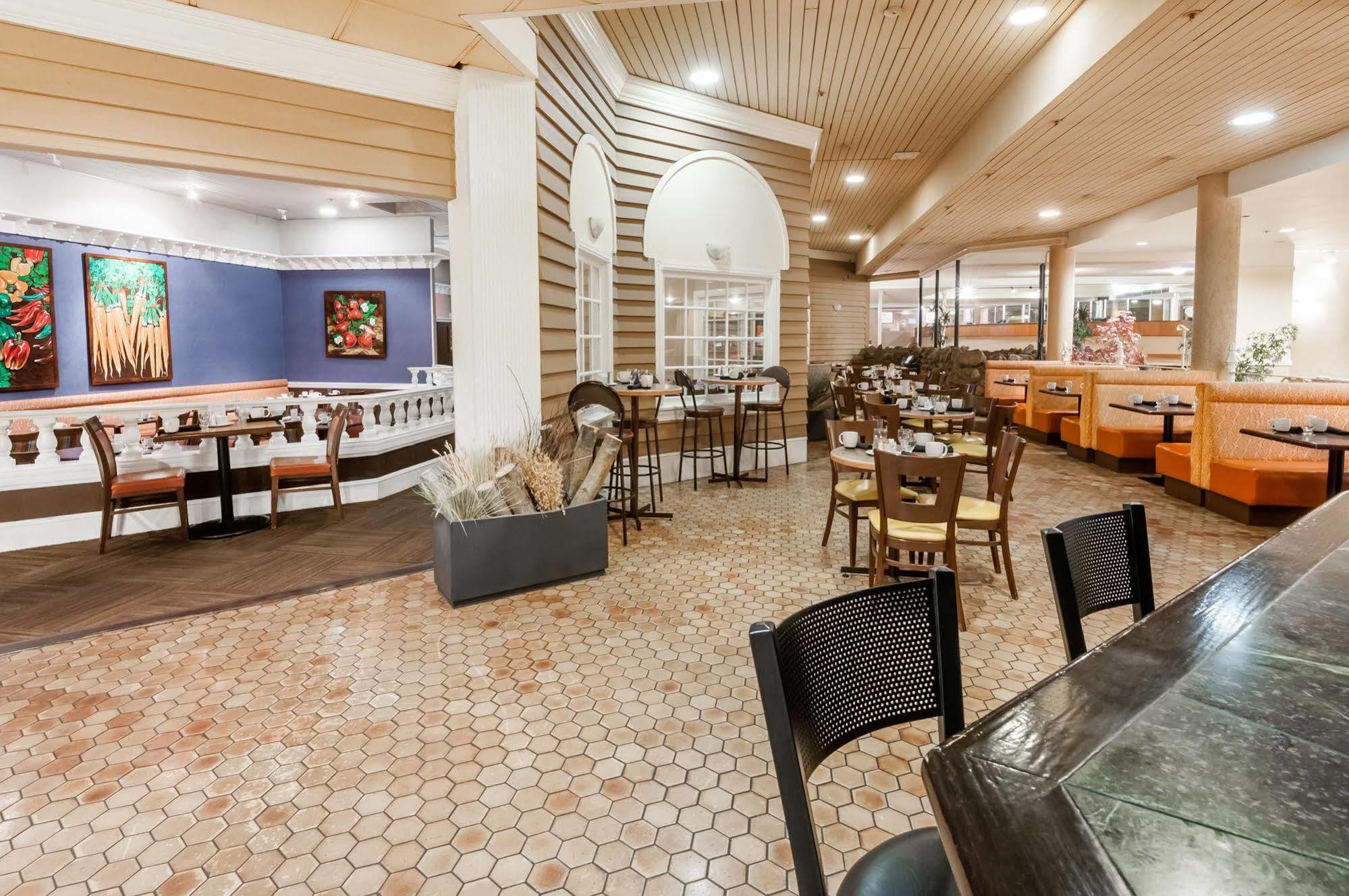 Edmonton Inn And Conference Centre מראה חיצוני תמונה