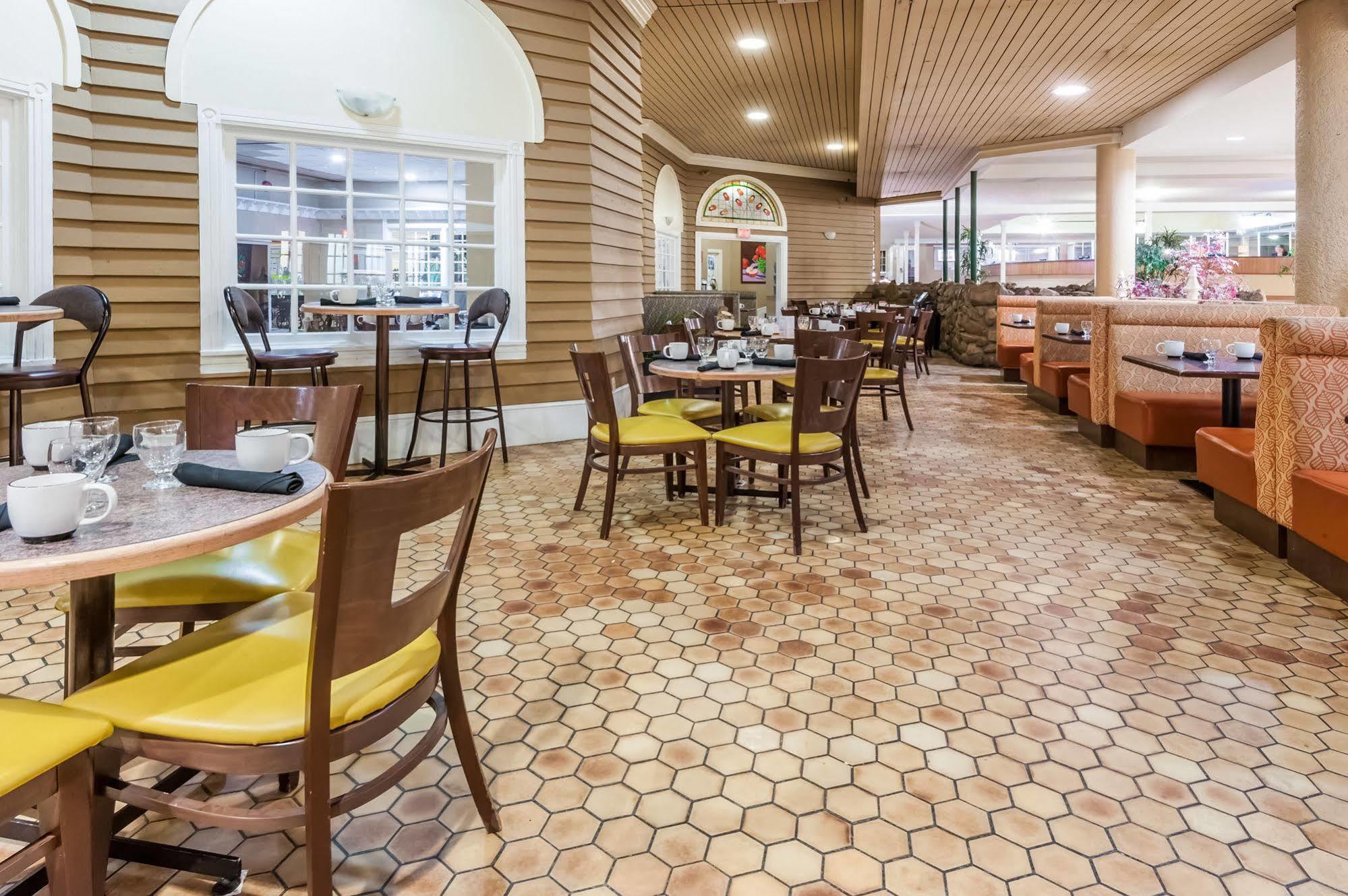 Edmonton Inn And Conference Centre מראה חיצוני תמונה