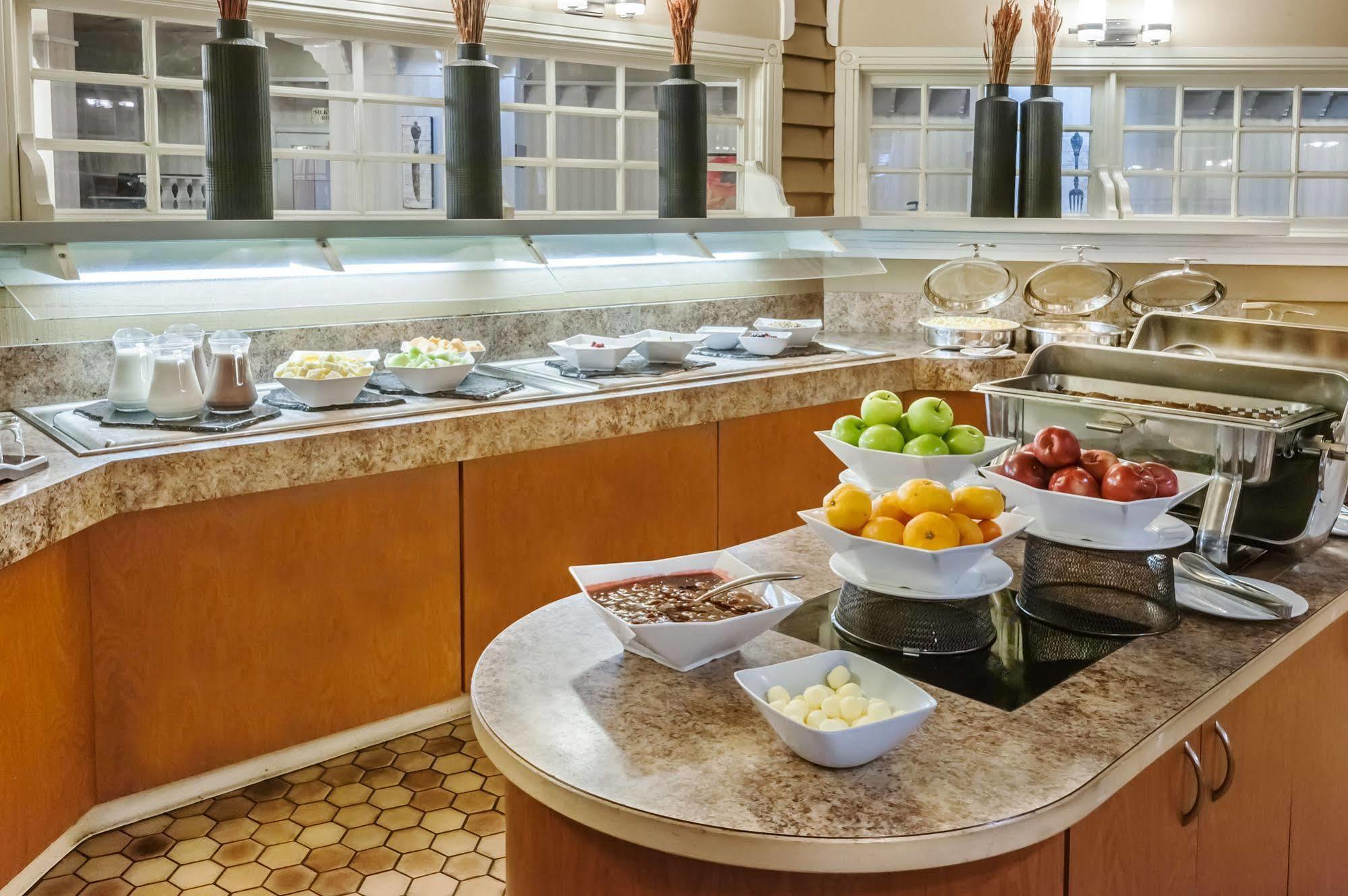Edmonton Inn And Conference Centre מראה חיצוני תמונה